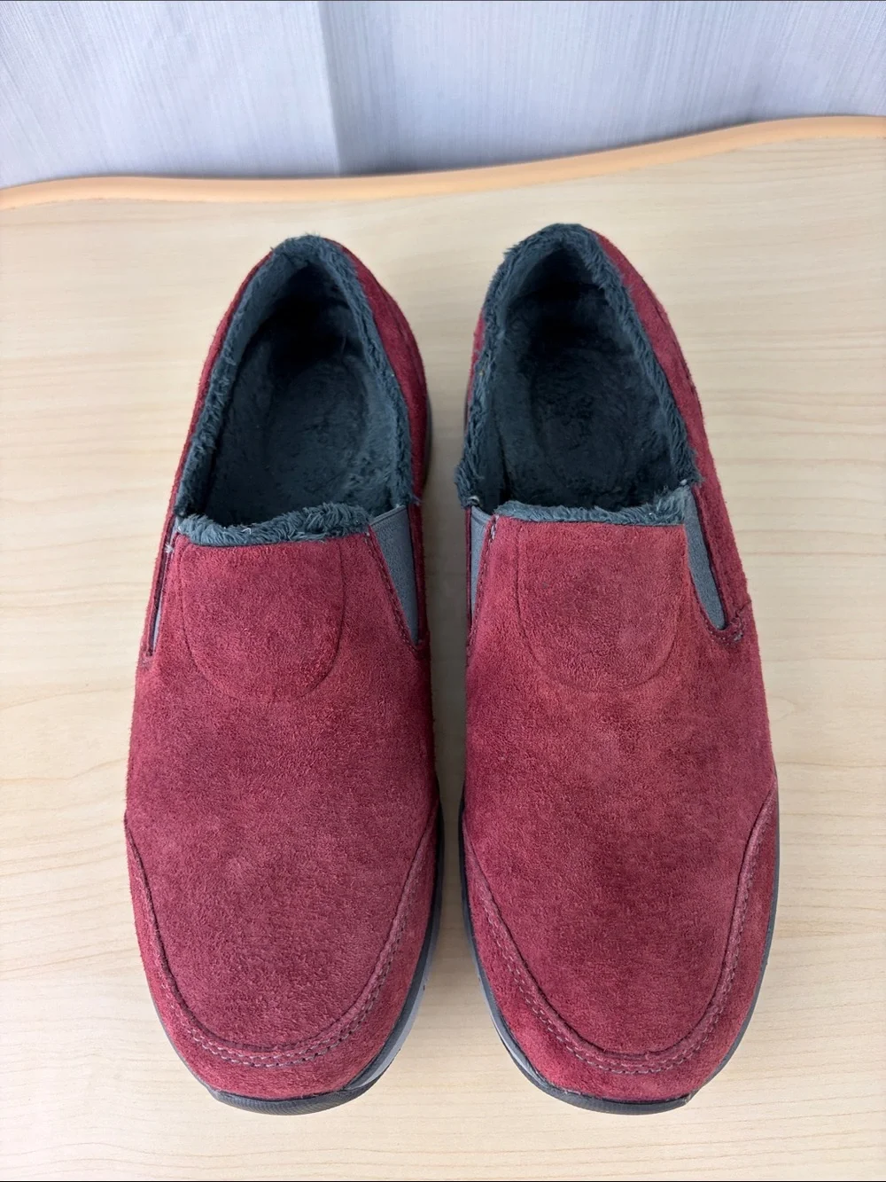 Eddie Bauer MidLite 100g Insulated Suede Slip-On Shoes Burgundy Women’s 8
